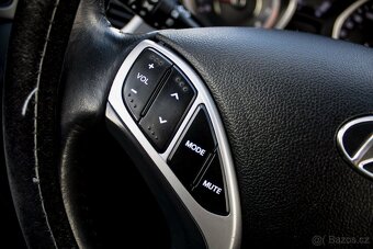 Hyundai Elantra 1.6i D-CVVT Style - 10