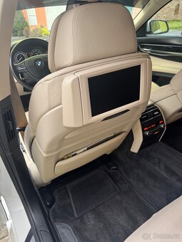 BMW 740i - 10