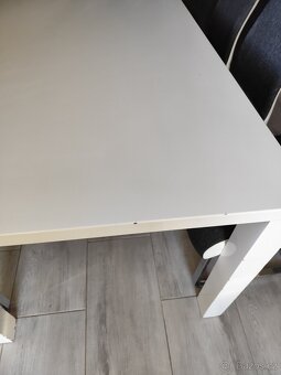 Krásný jídelní set - stůl+ 6 židlí - 10