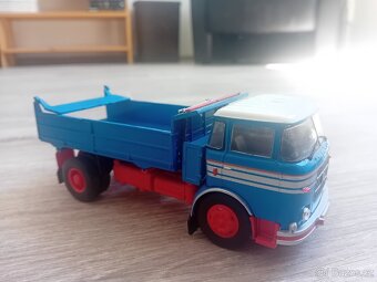 Prodáme modely aut - velká sbírka, různé typy - 10