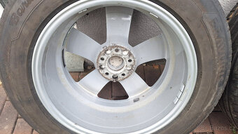 Audi Q7 originální lední sada R18 235/50 - 5x112 - pneu 7 mm - 10