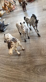 Koně a příslušenstvi schleich - 10