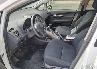 Toyota Auris 1,4 D4-D nafta manuál 66 kw - 10