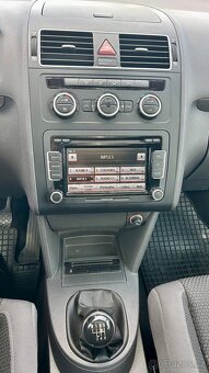 VW Touran 1.6 TDI, r. 2014, 245 tis. km, 2. majitel - 10