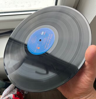 Dire Straits – On Every Street - 10