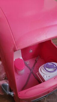 Velký Barbie karavan + panenky - 10