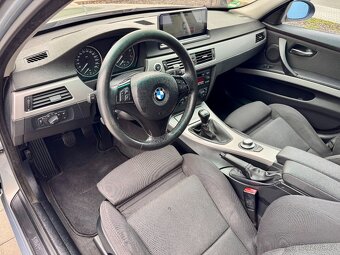 BMW e90 325i MANUÁL SPORTSITZE XENONY - 10