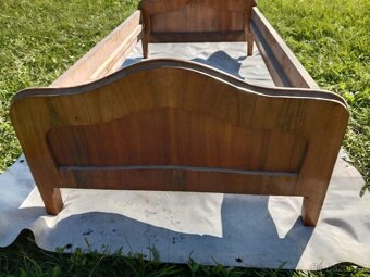 Válendy, skříňky, postele, staroýitmé postele po prababičce - 10