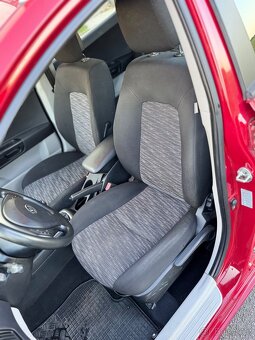Kia Ceed 1.4i Combi / 96700km / tažné / dvě sady kol / klima - 10