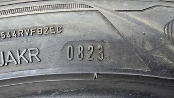 Letní pneu 245/40/19 Good Year - 10