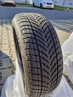 Prodám pneu 205/55/R16 Goodyear zimní - 10