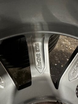 Originál Škoda disky s novými pneu - 10