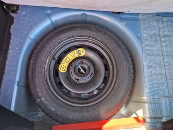 Ford Fiesta 1,25 i 44Kw Klima Titanium - 10