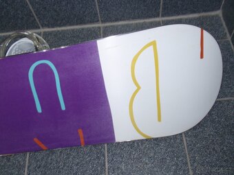 TOP DÍVČÍ SNOWBOARD BURTON FEATHER 152 CM+BURTON VÁZÁNÍ - 10