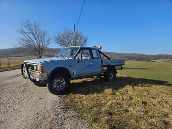 Nissan Datsun pick-up 1984 4x4 sklapač - 10