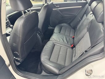 ŠKODA OCTAVIA 2 COMBI 1.4 TSI 90kW ELEGANCE - 10