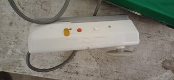 Sběratelské retro elektro-auto z 60. let s dálkovým ovládání - 10