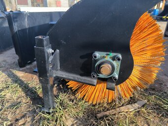 Smeták hydraulický smykový nakladač - 10