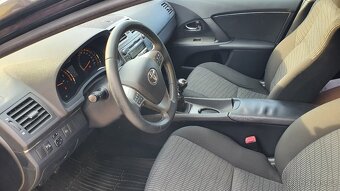 TOYOTA AVENSIS 2.0 DIESEL MODEL 2012 MOC PĚKNÁ - 10