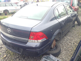 Opel Astra H 1,6 16V 85kW 2008 - jen 28000km - díly - 10