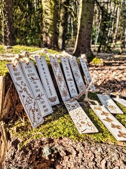 Dřevěná záložka do knihy s originálním designem V1 - 10