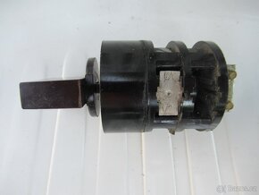 Vypinač TYP S 25 V, nový-selenový usměrňovač Sj 12 6/0,5 - 10