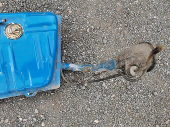 Volkswagen Polo II 1.3i 40kW coupe rok 1992 - 10