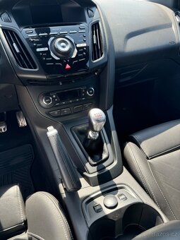 Ford Focus ST - 10