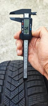 235/45/18 Pirelli Sottozero 3 Winter, DOT 3323,  7.5-7.0mm. - 10