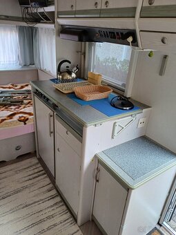 Prodam obytný přívěs Knaus 6504 Sudwind - 10
