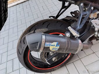 Suzuki gsr 750 - 10
