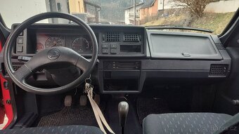 Favorit 1.3 Lxi 50kW, najeto 52 700 km - 10