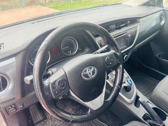 Toyota Auris 1.8 -73 kW Hybrid , kamera 2014 - 10