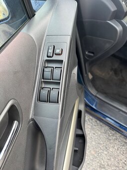 Toyota Corolla Verso 1,8 VVT-i 95 KW r.v.2004 . - 10