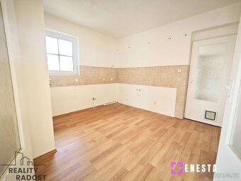 Prostorný RD 5+kk, 270 m², zahrada, garáž, Velké Přílepy - 10