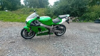 Kawasaki zx7r - 10