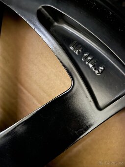 Original zimní alu Hyundai Ioniq r19 + 235/55/19 - 10