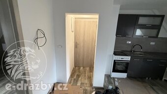 Bytový dům (5 bytů + 1 nebytový prostor) v obci Povrly, okre - 10