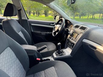 Škoda Octavia 2012 1.6TDI 77kW Elegance Navi Vyhrev Senzory - 10