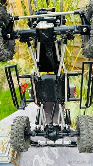 Prodám RC auta + spoustu náhradních dílů a doplňků - 10