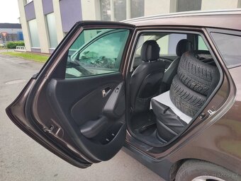 Hyundai iX35 2,0 CRDi 4WD + pneu - 10