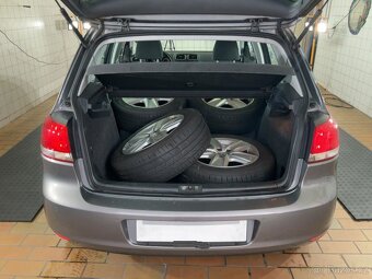 Volkswagen GOLF 6 VI 1.6Mpi 75 KW COMFORTLINE VYHŘ. SEDADEL - 10