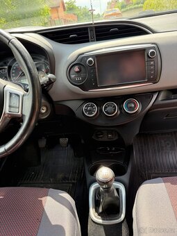 Toyota Yaris 1.3 - 10