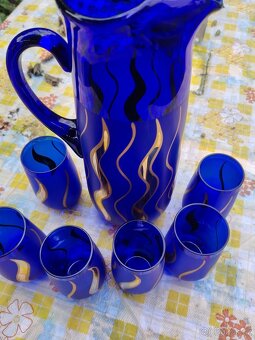 Modrý skleněný džbán a 6 skleniček - 10