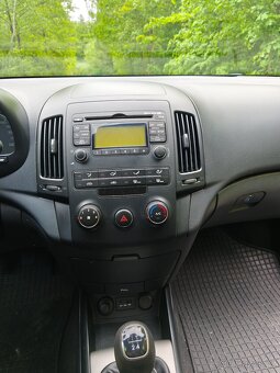 HYUNDAI i30 Combi 1.4 benzín ,80kW 2011 ČR ,1.majitel - 10