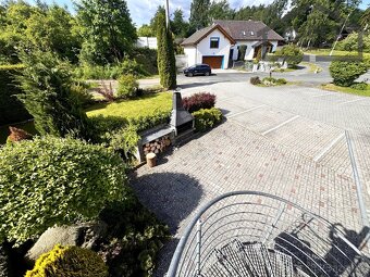 Penzion se skladem, dvougaráží, dětským hřištěm a parkovací - 10