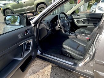 Subaru Outback 3.0i H6 AWD 180kw 1.Maj Kůže Navi Serviska - 10