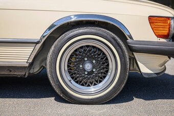 Mercedes-Benz 560 SL R107 - 10