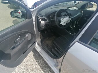 Renault Fluence 1.6i 82kw 6/2015 - 10