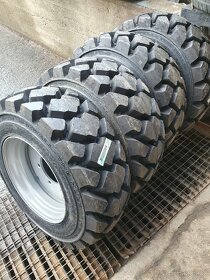 Kola smykový nakladač UNC - Locust - Novotný - 10